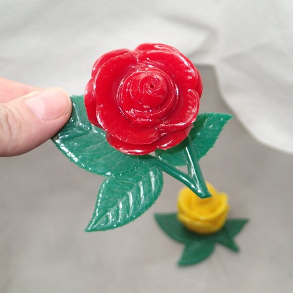 Vintage 1960s Plastic Rare Rose Salt and Pepper Shakers Flower Matching Pair - Picture 7 of 14